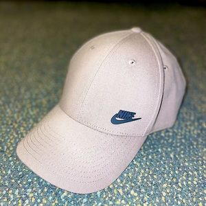 Nike baseball cap, beige/nude colour